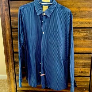 Men’s button-down long sleeve shirt